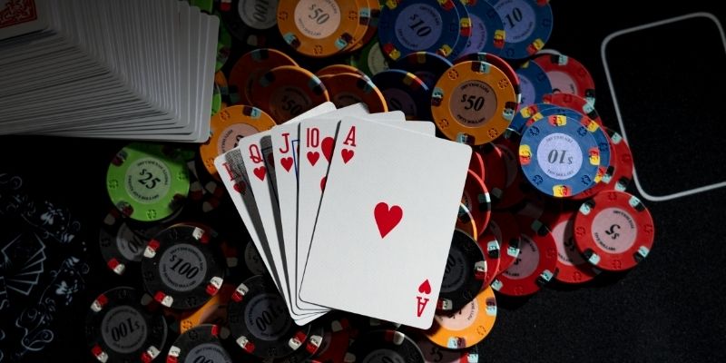 Card game lovers will find poker, blackjack, and baccarat in the game library